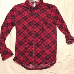 Women's red and black plaid long sleeve shirt